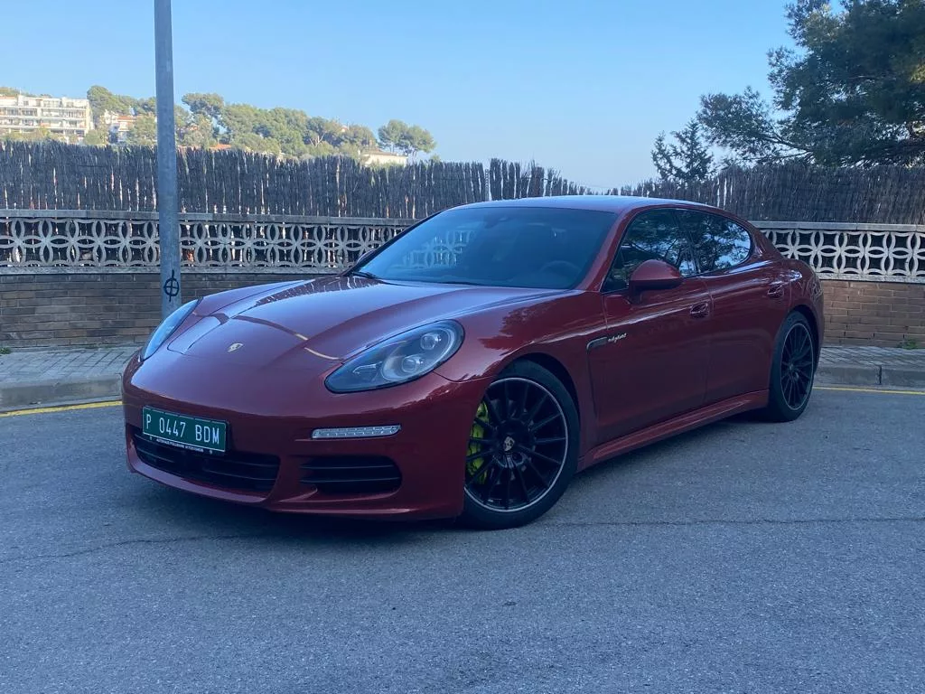 importación de coches de Dubai y Alemania a España, en la imagen se aprecia un Porsche