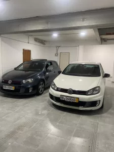 importación de coches de Alemania a España y Dubai. En la imagen hay Volkswagen Golf GTI